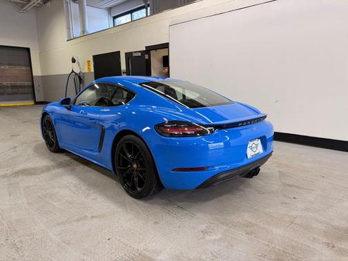 2022 Porsche 718 Cayman T