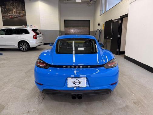 2022 Porsche 718 Cayman T