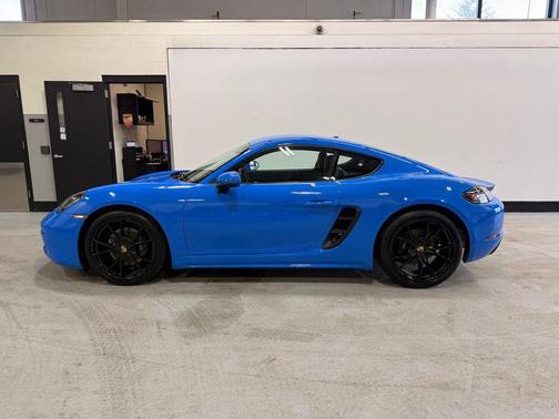 2022 Porsche 718 Cayman T