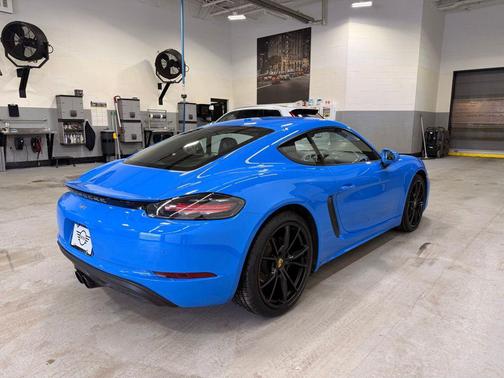 2022 Porsche 718 Cayman T