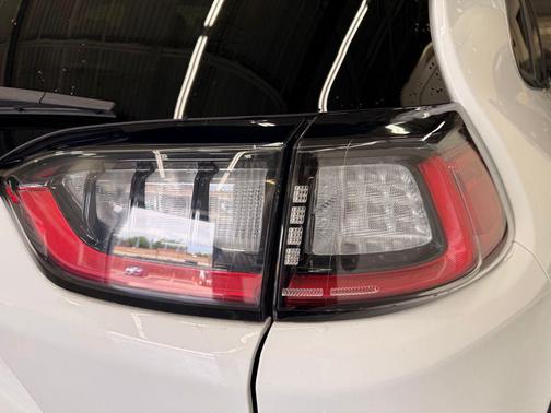 Bright White Clearcoat 2019 Jeep Cherokee Limited