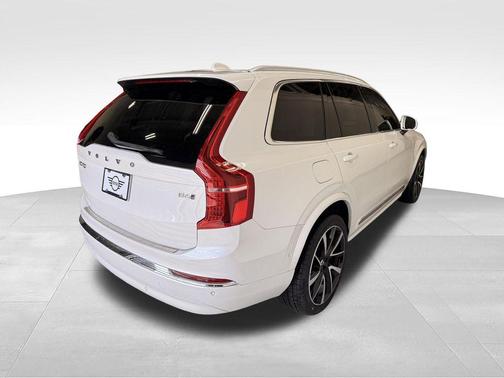 Crystal White 2023 Volvo XC90 B6 Plus 7-Seater