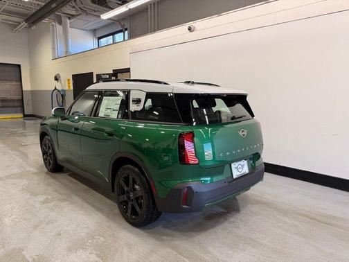 British Racing Green Met 2026 MINI Countryman Cooper S ALL4