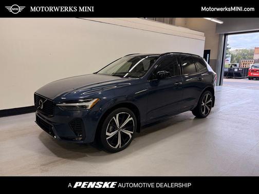 2024 Volvo XC60 B5 Ultimate Dark Theme