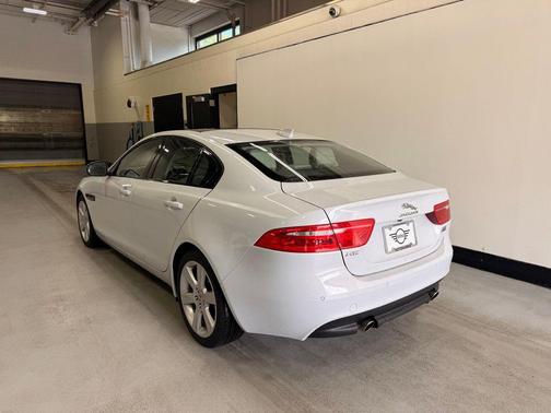 Fuji White 2018 Jaguar XE 25t Prestige