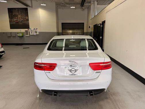 Fuji White 2018 Jaguar XE 25t Prestige