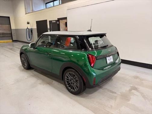 British Racing Green Met 2026 MINI Hardtop