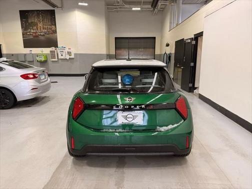 British Racing Green Met 2026 MINI Hardtop