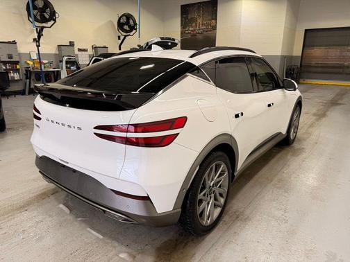 2023 Genesis GV60 Advanced AWD