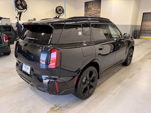 Midnight Black II Metallic 2026 MINI Countryman