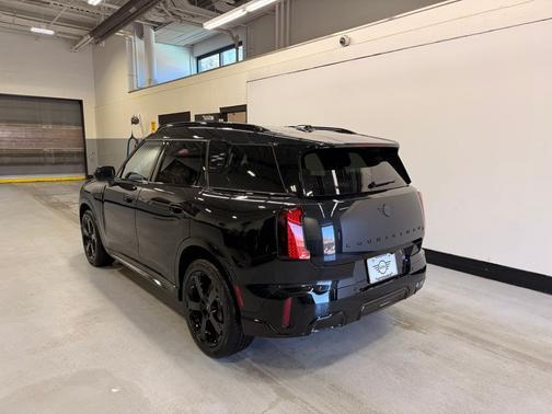 Midnight Black II Metallic 2026 MINI Countryman