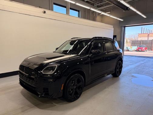 Midnight Black II Metallic 2026 MINI Countryman