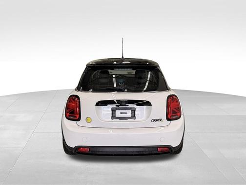 White Metallic 2024 MINI SE Hardtop