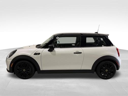 White Metallic 2024 MINI SE Hardtop