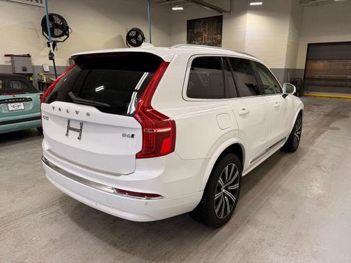2024 Volvo XC90 B6 Core Bright Theme