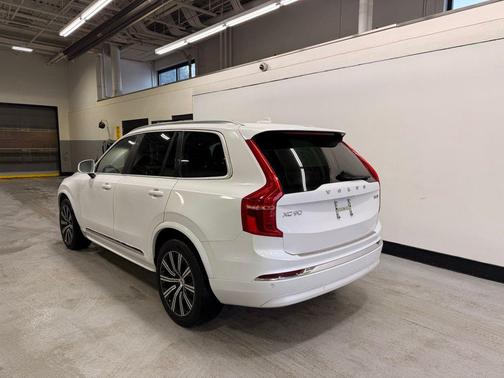 2024 Volvo XC90 B6 Core Bright Theme
