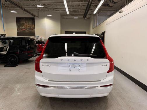 2024 Volvo XC90 B6 Core Bright Theme