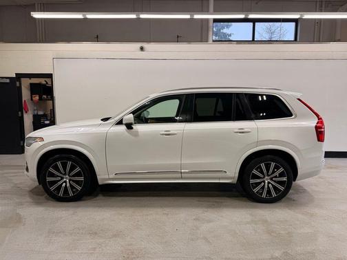 2024 Volvo XC90 B6 Core Bright Theme