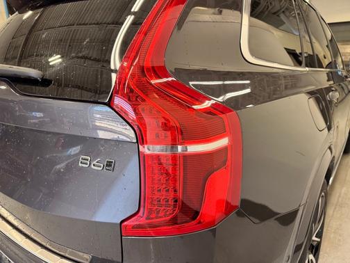 Platinum Gray Metallic 2023 Volvo XC90 B6 Plus 7-Seater