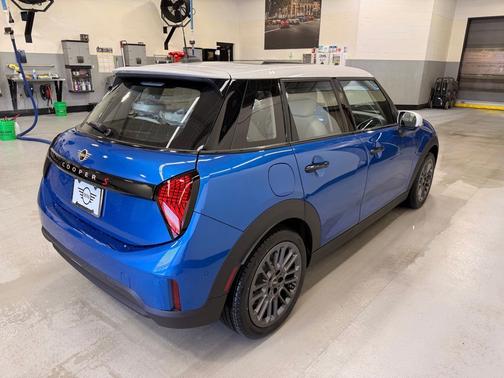 Icy Sunshine Blue Metallic 2026 MINI Hardtop