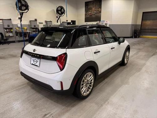 Nanuq White Metallic 2026 MINI Hardtop