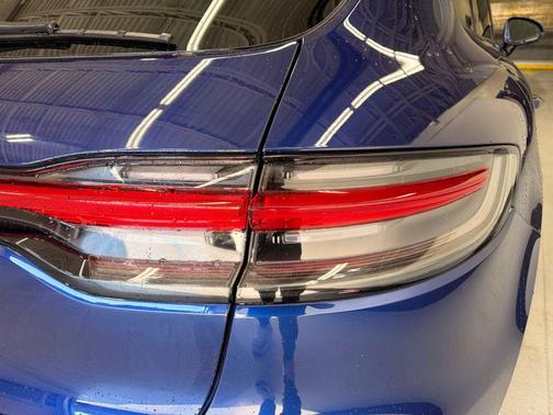 2022 Porsche Macan Base