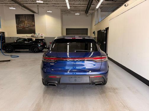 2022 Porsche Macan Base