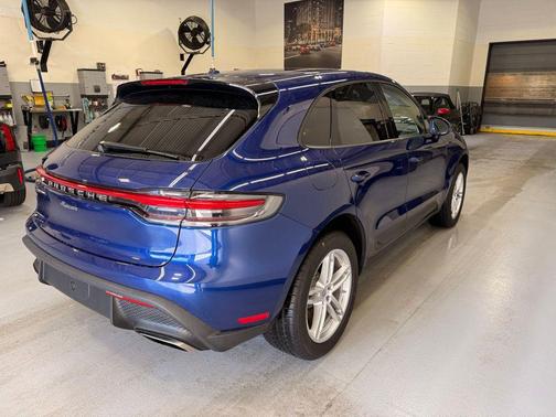 2022 Porsche Macan Base