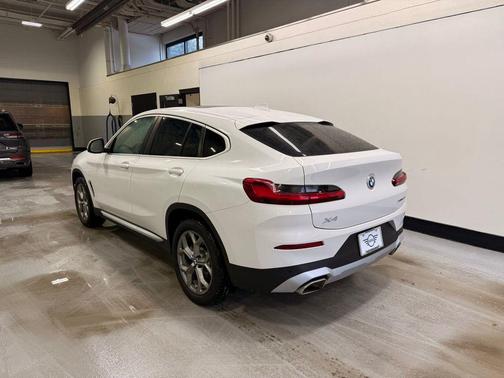 2023 BMW X4 xDrive30i