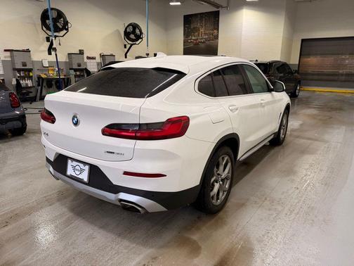 2023 BMW X4 xDrive30i