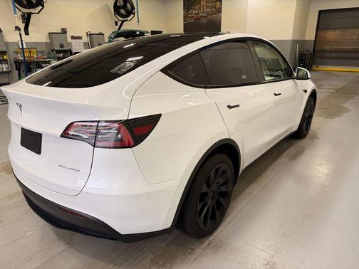 2023 Tesla Model Y Long Range Dual Motor All-Wheel Drive