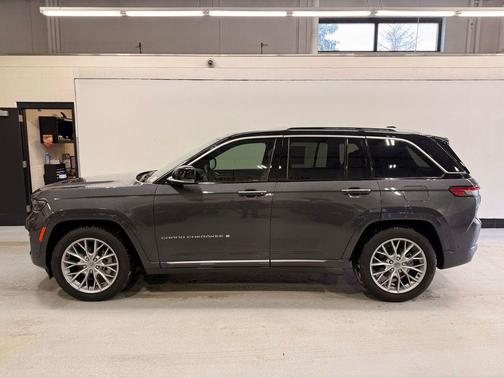 2022 Jeep Grand Cherokee Summit