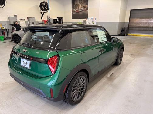 British Racing Green IV Metallic 2026 MINI Hardtop Cooper S