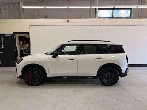 Nanuq White Metallic 2027 MINI Countryman