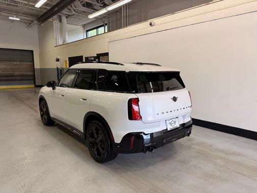 Nanuq White Metallic 2027 MINI Countryman