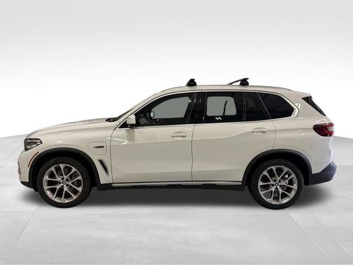 Alpine White 2022 BMW X5 xDrive45e