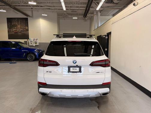Alpine White 2022 BMW X5 PHEV xDrive45e