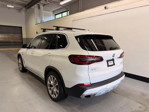 Alpine White 2022 BMW X5 PHEV xDrive45e