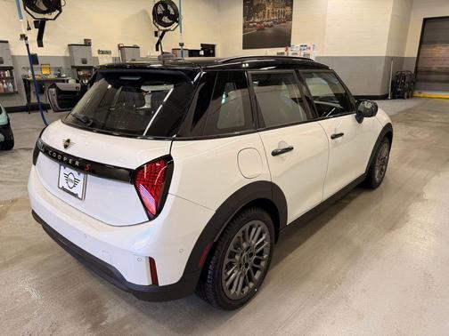 Nanuq White Metallic 2026 MINI Hardtop Cooper S