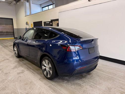 2022 Tesla Model Y Long Range Dual Motor All-Wheel Drive