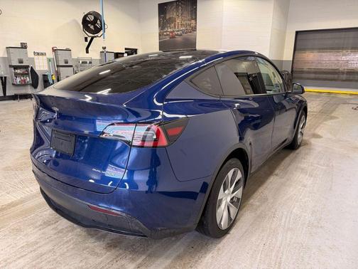 2022 Tesla Model Y Long Range Dual Motor All-Wheel Drive