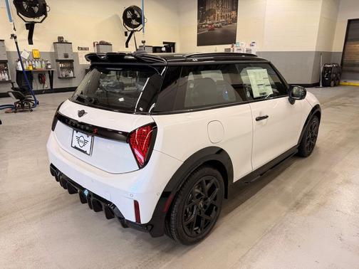 Nanuq White Metallic 2026 MINI Hardtop