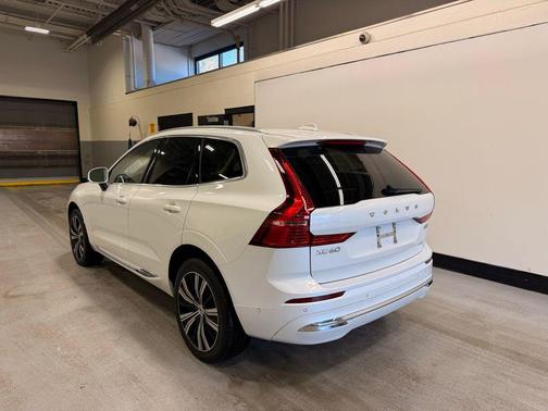2023 Volvo XC60 B5 Plus Bright Theme