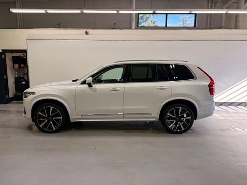 2024 Volvo XC90 B6 Plus Bright Theme 7-Seater