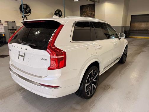 2024 Volvo XC90 B6 Plus Bright Theme 7-Seater