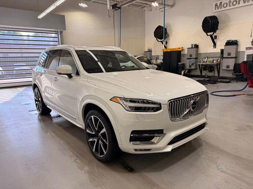 2024 Volvo XC90 B6 Plus Bright Theme 7-Seater