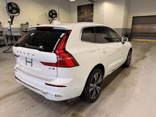 2023 Volvo XC60 B5 Plus Bright Theme