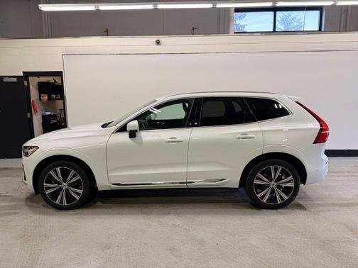 2023 Volvo XC60 B5 Plus Bright Theme