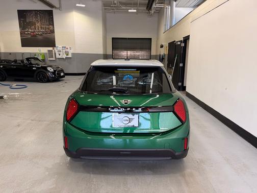British Racing Green Met 2026 MINI Hardtop