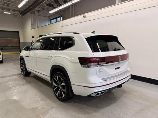 Opal White 2024 Volkswagen Atlas 2.0T SEL Premium R-Line 4MOTION